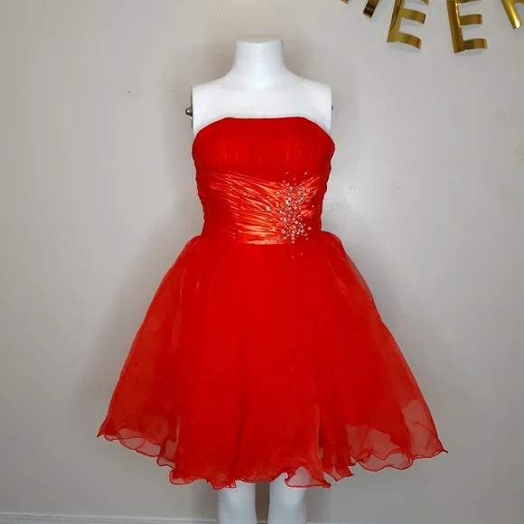 Red Prom Dress - Picture 4 of 14